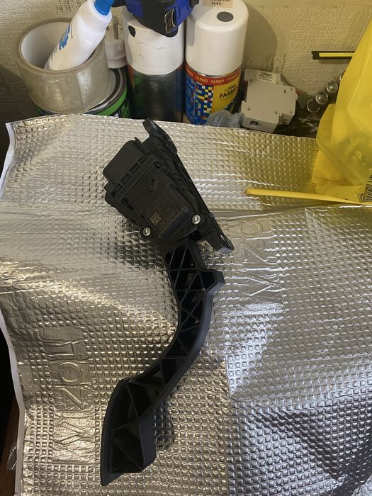 Б/У  педаль газа ford focus . 6d 04r оригинал