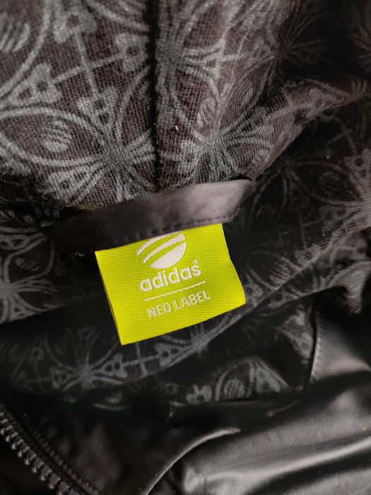 Adidas Вітровка чорна з капюшоном жіноча casual