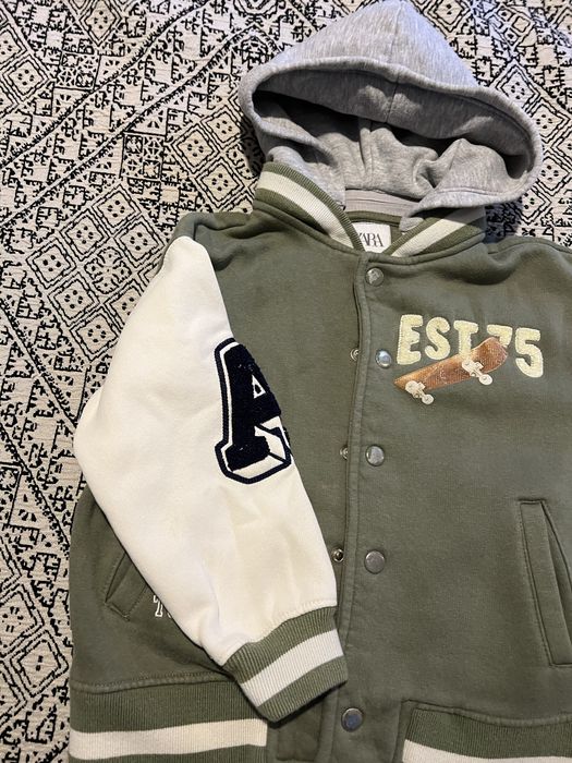 Casaco com capuz, da Zara - Tam 6/7