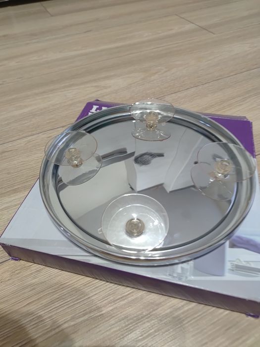 Lusterko z przysawkami