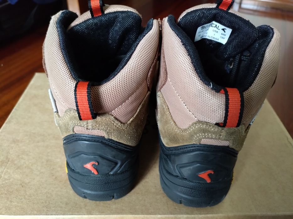 Botas Boreal - Caminhada Nevada, como novas, com 70% de desconto!!!