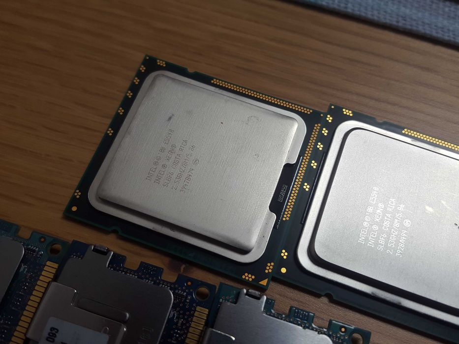 Serwerowe 2 procesory Xeon E5540 Ram 32GB 8x4gb i 2 dyski SAS 2x 300GB