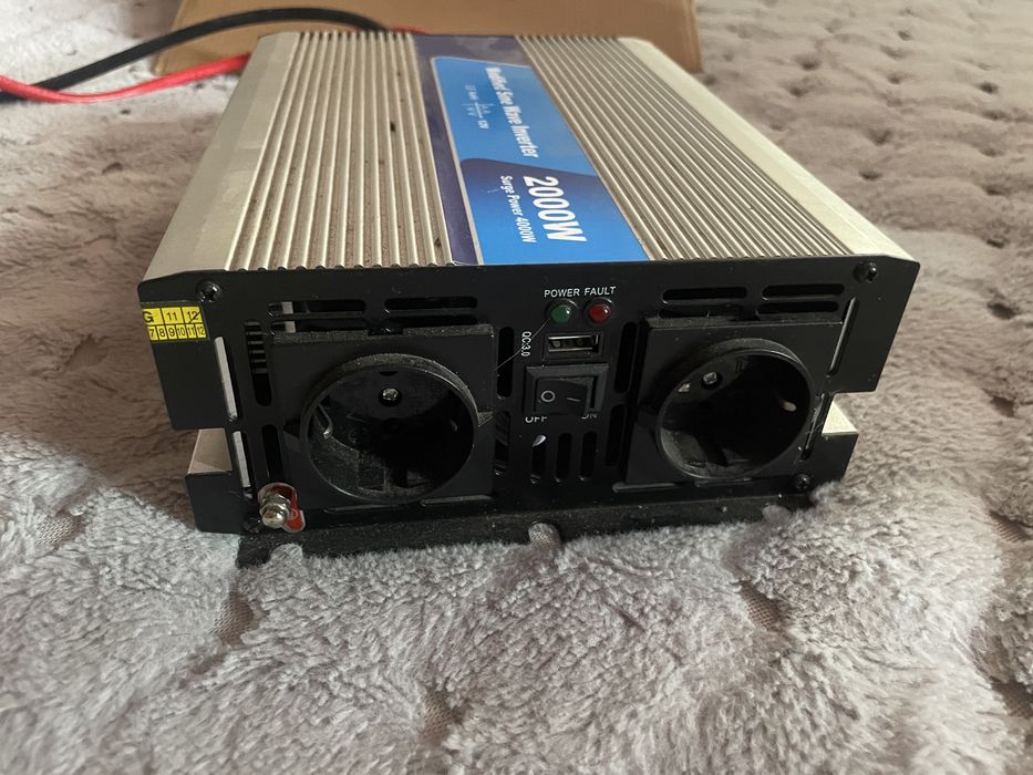 Автомобильный инвертор 12V-220V / Преобразователь тока 2000W