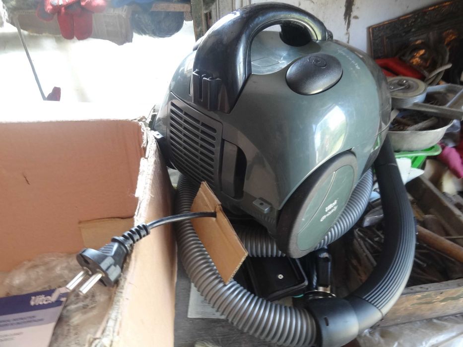 Пылесос Vitek VT-1808 ( б.у.)