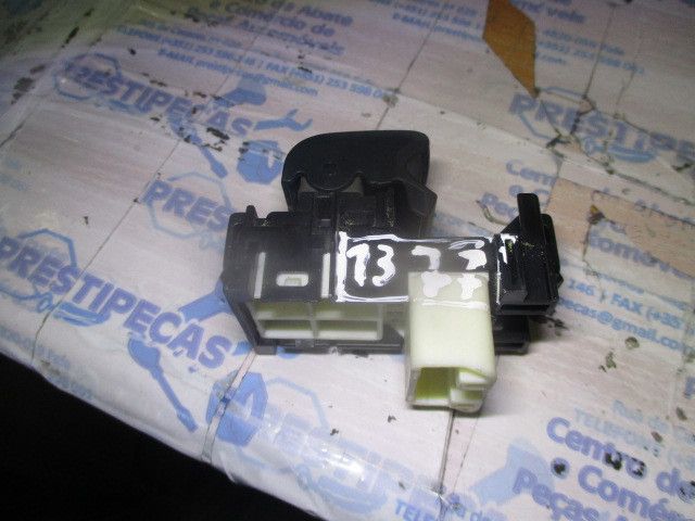 Comando / botão / interruptor vidros frente direito TOYOTA Auris Hatch