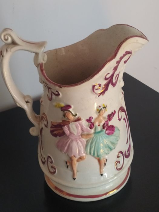 Caneca em alto relevo