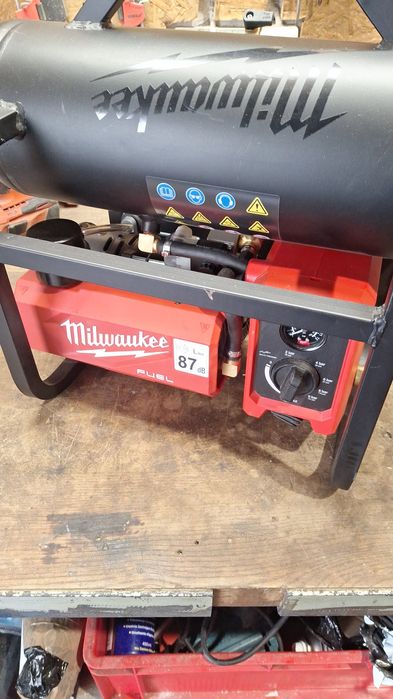 Kompresorem akumulatorowy Milwaukee  M18 FAC ** NOWY**