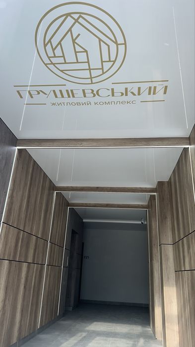 Продається 2  кімнатна  простора квартира