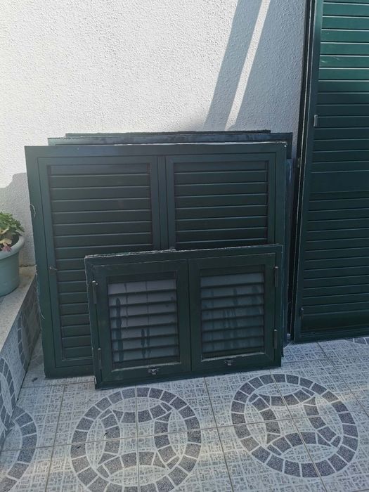 Portadas em aluminio verde