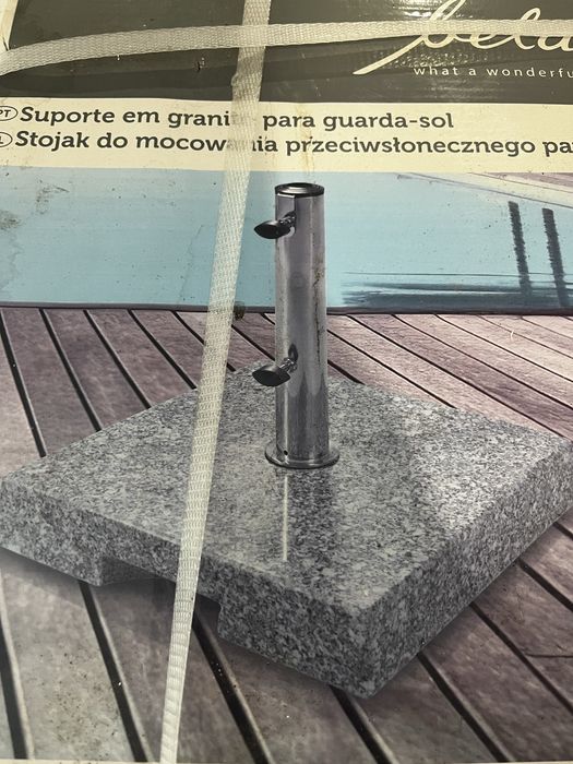Suporte em granito para guarda - sol