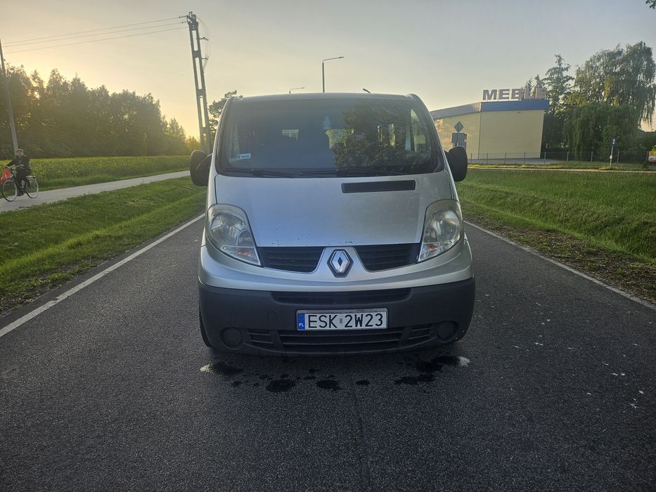 Sprzedam Renault Trafic 9-cio osobowy