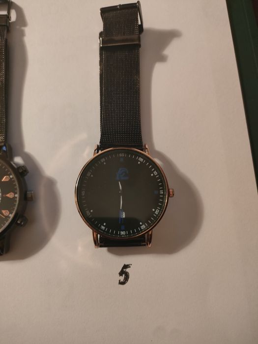 Relogios de pulso para homem trabalham a  pilhas