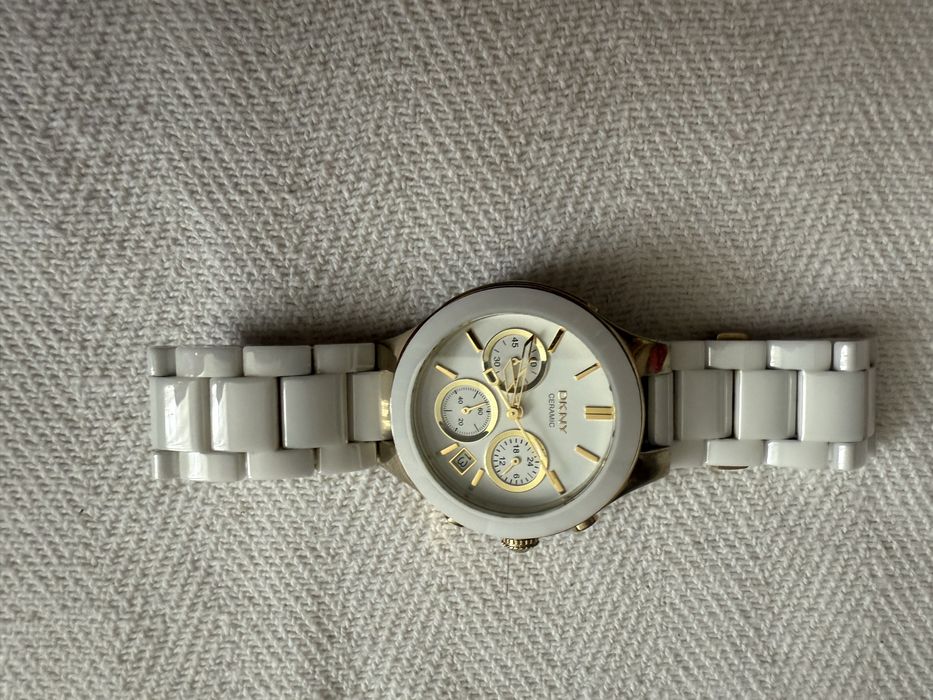 Годинний DKNY білий
