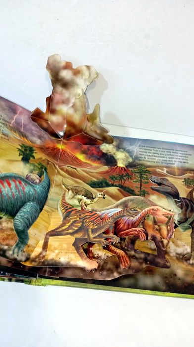 Á Descoberta dos Dinossauros - Pop-Up