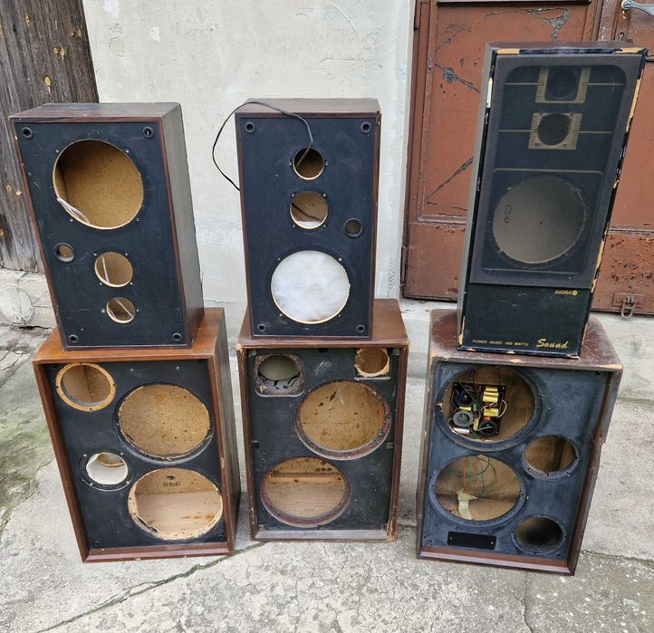 Skrzynie z kolumn Tonsil, Unitra, Diora, Pionier.