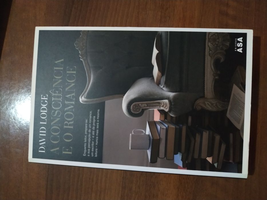 Vários livros .     .