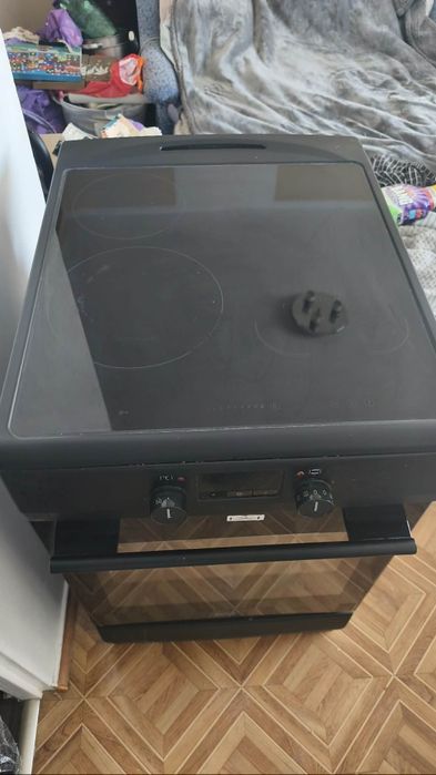 Sprzedam kuchenkę elektryczną.