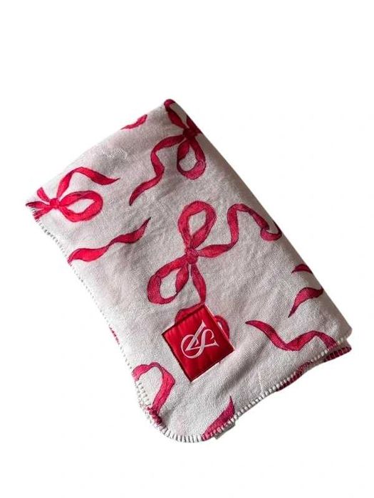 Różowy baby pink świąteczny koc kocyk blanket Victoria’s Secret