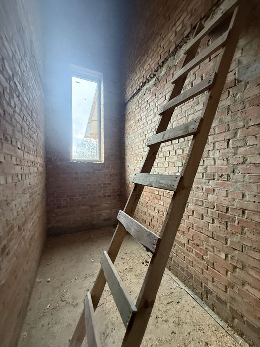 Продам будинок з гаражем в Білій Криниці за Караваном