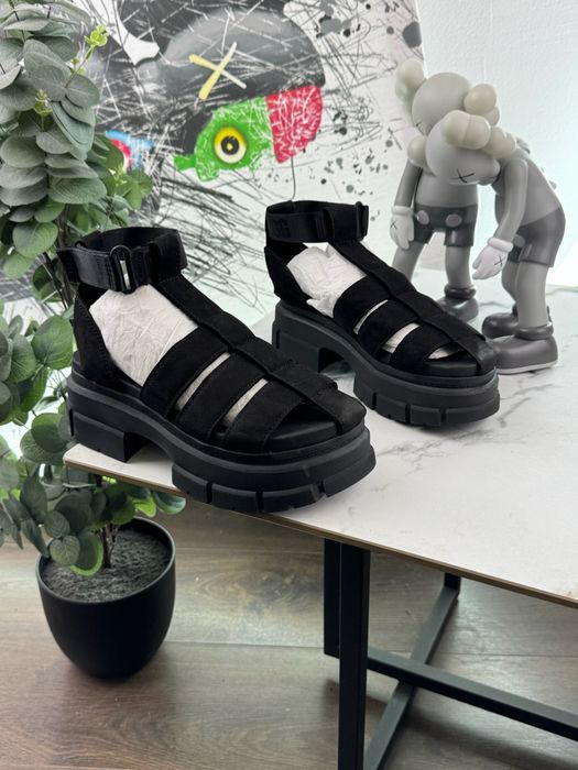 Кросівки сандалі UGG 38 розмір Е17168