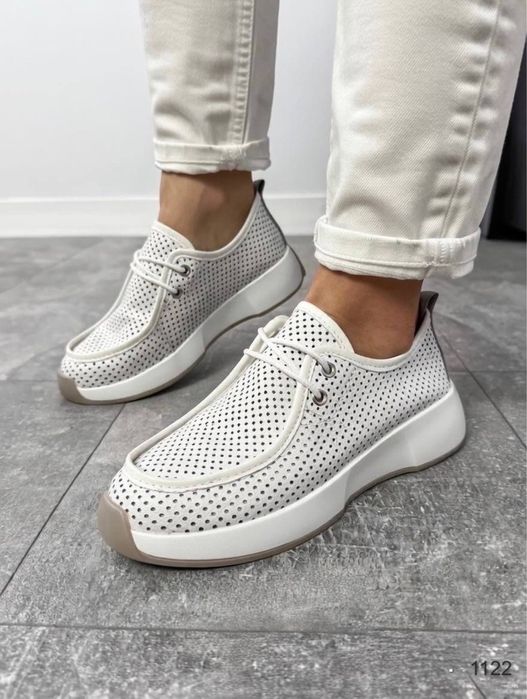 Туфлі жіночі на шнурівці