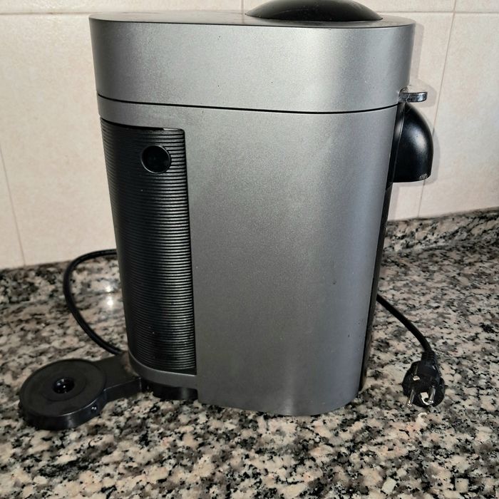 Máquina café Nespresso Vertuo Plus Deluxe