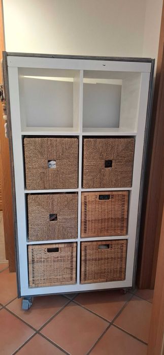 Estantería moderna com cestos - ideal para guardar sapatos ou como móvel de entrada