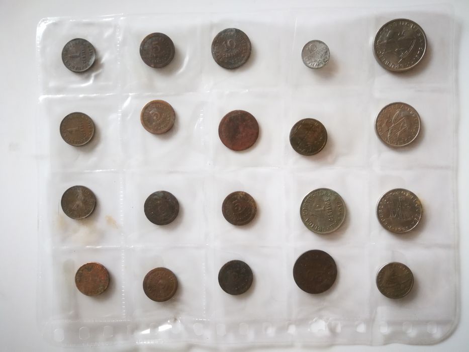 Conjunto de 20 moedas portuguesas antigas