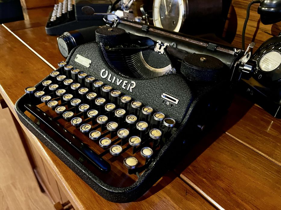 Antiga maquina de escrever Oliver