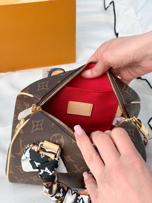Сумка Louis Vuitton Speedy Bandouliere 20 Monogram Canvas