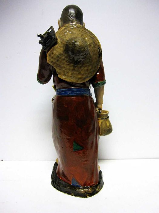grande, fantástica figura asiática em porcelana policromada -28,5 cm