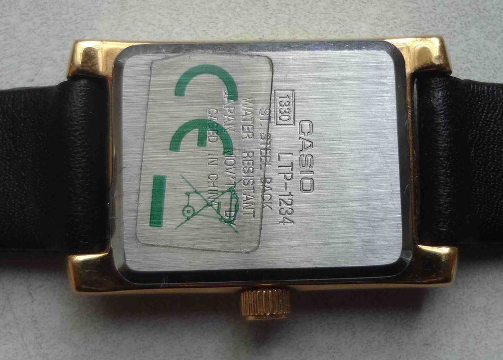 женские наручные часы Casio LTP-1234  с золотистым корпусом и браслетом