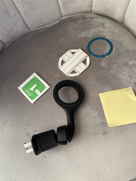 Магнітний тримач телефону в автомобіль