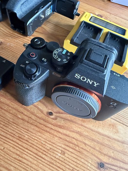 Sony A7 IV body plus dodatki