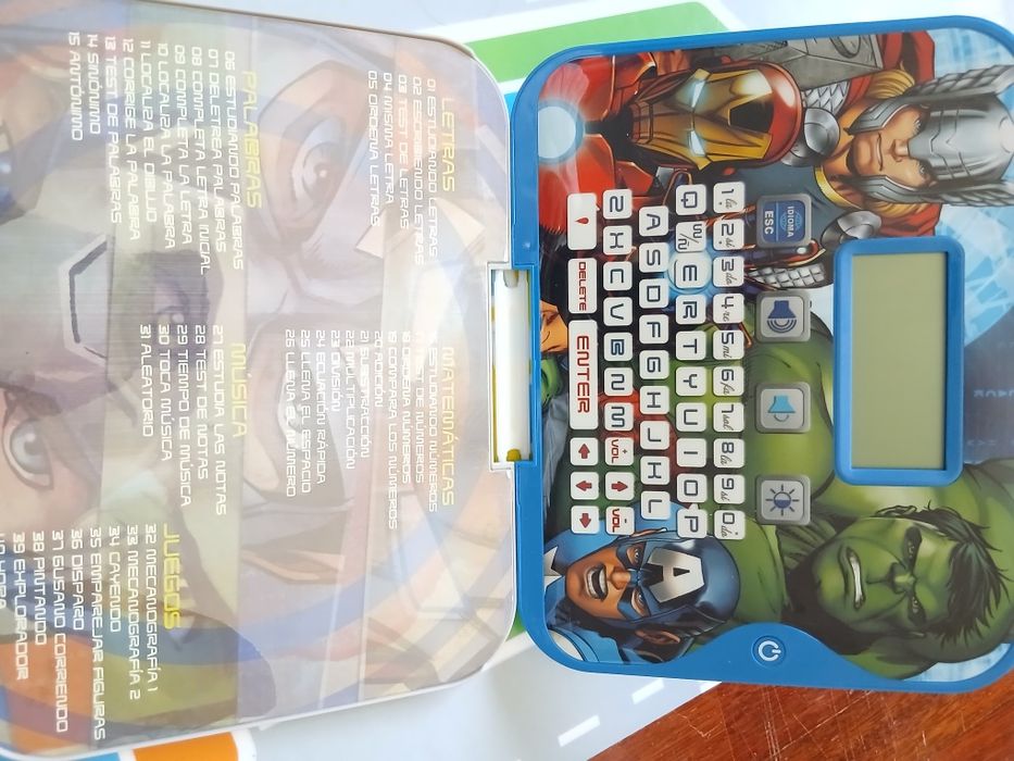 LapTop Avengers  inglês e espanhol