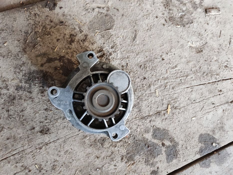 Помпа на Вольво 2.5