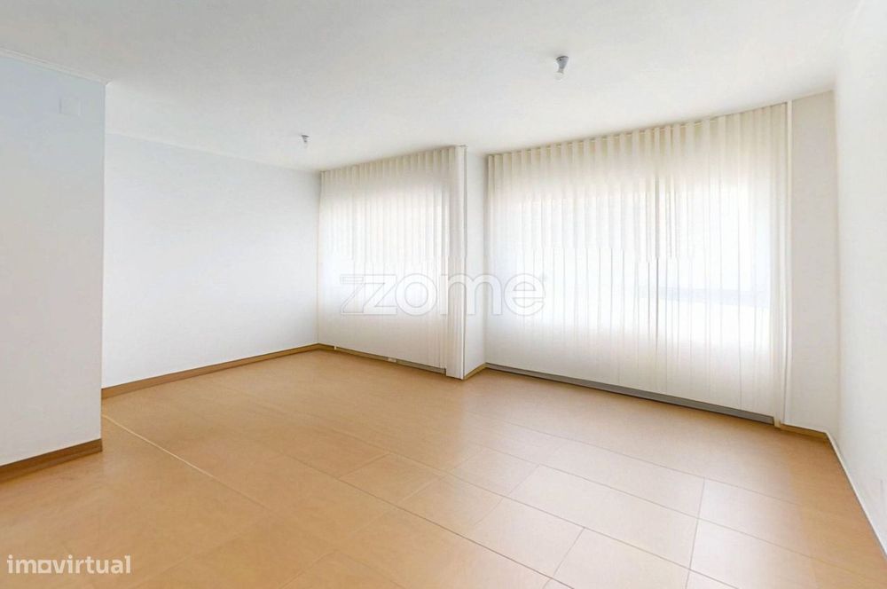 Apartamento T2 com Varanda nos Arrifes