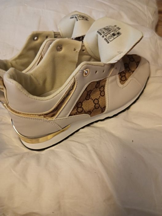 Adidasy zwykle ,