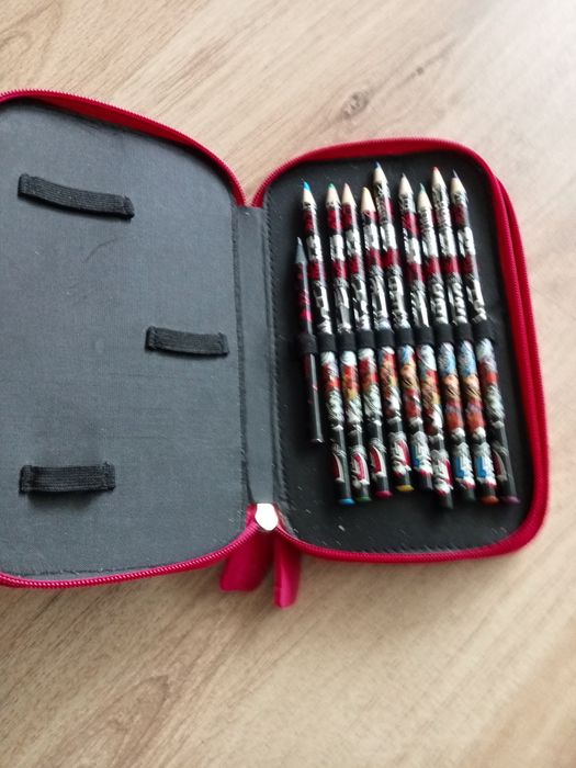 Piórnik z dwoma przegrodami