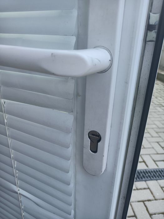 Заміна замків, серцевин, заміна ручок, личинок! І на праздики.