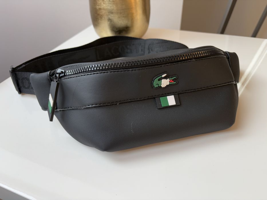 DUŻA! Pojemna czarna nerka męska z regulowanym paskiem Lacoste