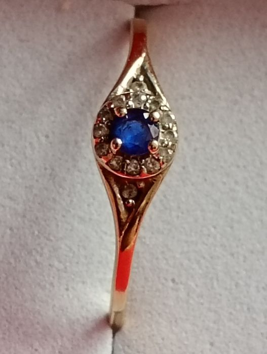 Pierścionek złoty.