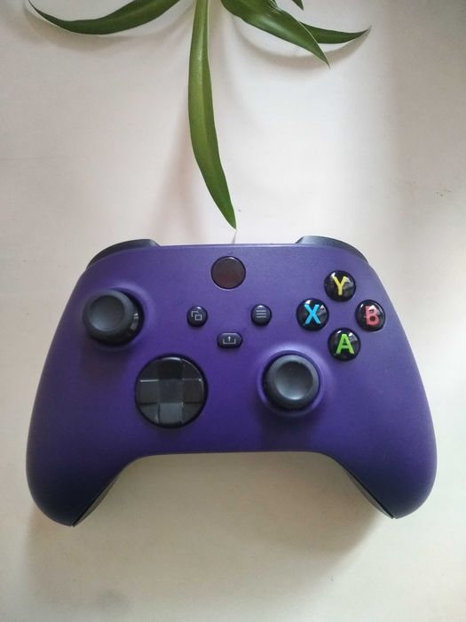Продам Xbox Series S + 2 джойстика + Геймпас + Система охлаждения