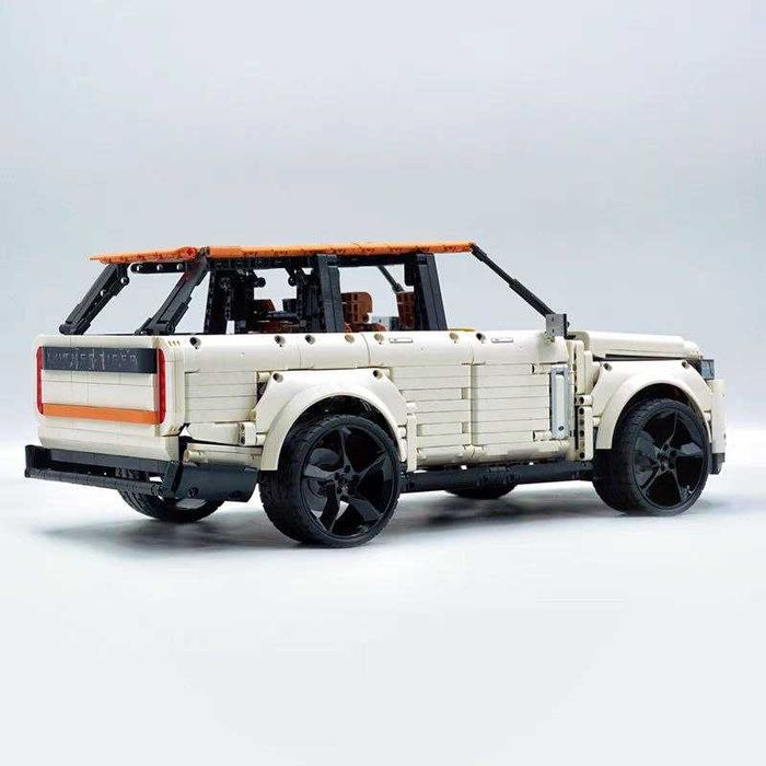 Конструктор Technic Land Rover. Масштаб 1:8. 3180 деталей.