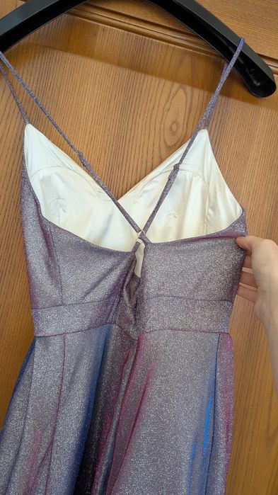 Brokatowa sukienka maxi