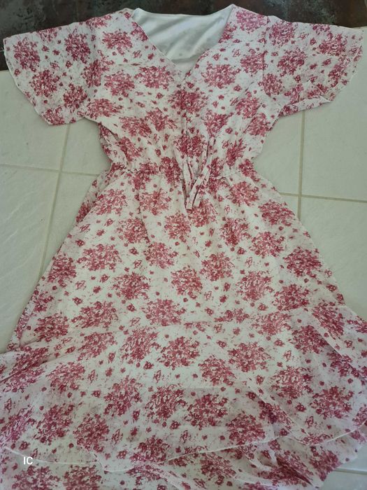 Różowa sukienka idealna na lato 2023