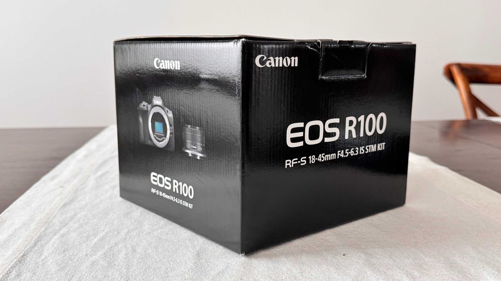 Canon EOS R100 + Objetiva RF-S 18-45mm - Nova na caixa original