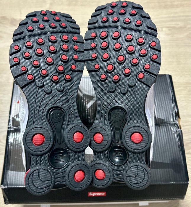 Nike shox supreme