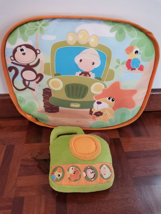 Brinquedo para colocar no banco do carro  Chicco com música
