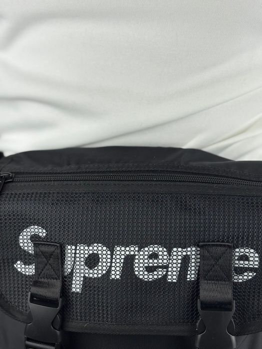 Сумка через плече/на пояс Supreme Cordura SS20 у чорному кольорі.